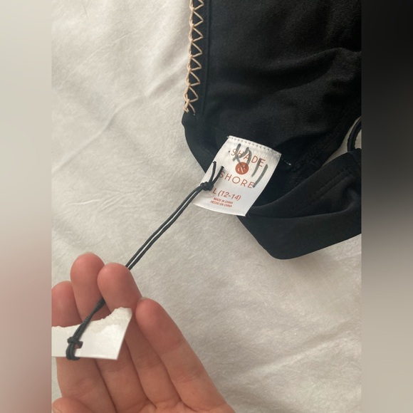 NWT Shade & Shore Plunge High Leg One Piece Swimsuit Size Large Black - Picture 6 of 8